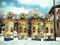 History: La cabina telefonica -   A 60 anni dalla sua nascita, dopo un periodo di oblio, forse potrebbe tornare nelle nostre strade