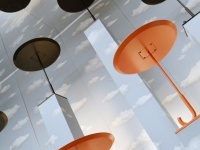 Mono: Questo non e' un ombrello - L'installazione di Rasko Naibaf, tra citazioni magrittiane e domande sul quotidiano
