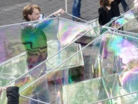 Mono: La Bubble Building: un edificio di bolle di sapone -   Dus Architects ha realizzato a Rotterdam il padiglione effimero per antonomasia