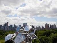 Mono: Tomas Saraceno per il Met Museum: una citta' fra le nuvole - 