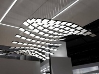 : La coreografia delle luci ultrasottili -   L'innovativo Manta Rhei, composto da moduli ipersottili e 