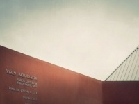 : Videoarchitettura 3d in omaggio a Legorreta -   I principi progettuali del celebre architetto messicano rivivono in un'installazione che rielabora lo spazio grazie all'immagine in tre dimensioni