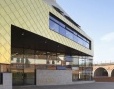 Varie: Un tetto dorato per 'The Hive', libreria, centro e archivio di storia locale - Modello di efficienza energetica, la struttura e' firmata dagli architetti del Feilden Clegg Bradley Studios