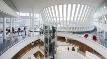 Strutture: Nieuwegein ha una nuovo centro polifunzionale  - Progettato dagli architetti di 3XN, l'edificio adempie alla sua funzione di municipio e di fulcro della vita sociale e culturale della comunita'