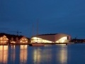 architettura: Il centro culturale 'The Arch' firmato da 3XN  -   Una struttura moderna per la comunita' in armonia con la storia e il paesaggio della cittadina norvegese di Mandal