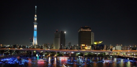 Sinfonia di luce sul fiume Sumida...