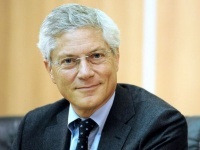 No comment: Il presidente dell'Antitrust: �Ordini superati Professioni rimaste a modelli dell'800� - Pitruzzella pensa a delle �agenzie di valutazione�. Poi promuove le liberalizzazioni: molte cose sono state fatte