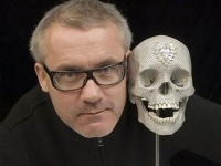 Altro: Damien Hirst -   L'arte dello shock e l'ironia di un'ossessione