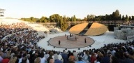 Spotlight: Oma per il Teatro Greco di Siracusa - Due specchi circolari di legno e un anello di impalcature per il suggestivo allestimento della stagione teatrale siracusana